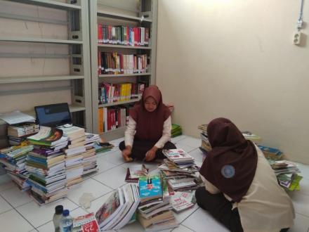 SUASANA BARU PERPUSTAKAAN PEMERINTAH DESA SELOHARJO